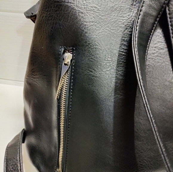 Vintage vignelli Vegan Leather BackpackMATT AND NAT - Picture 4 of 12